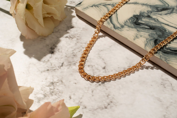 How to Choose the Perfect Necklace for Any Outfit